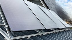 Dachmontage von Solarkollekoren mit Befestigung
